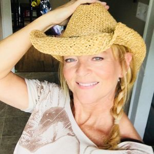 Meet your Posher, Nita